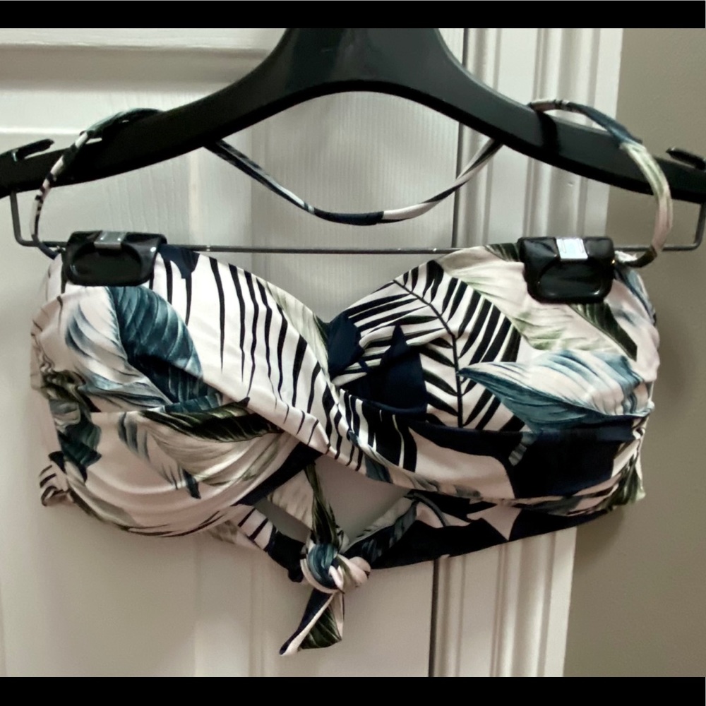 Like New 2 piece swimsuit with skirted bottom